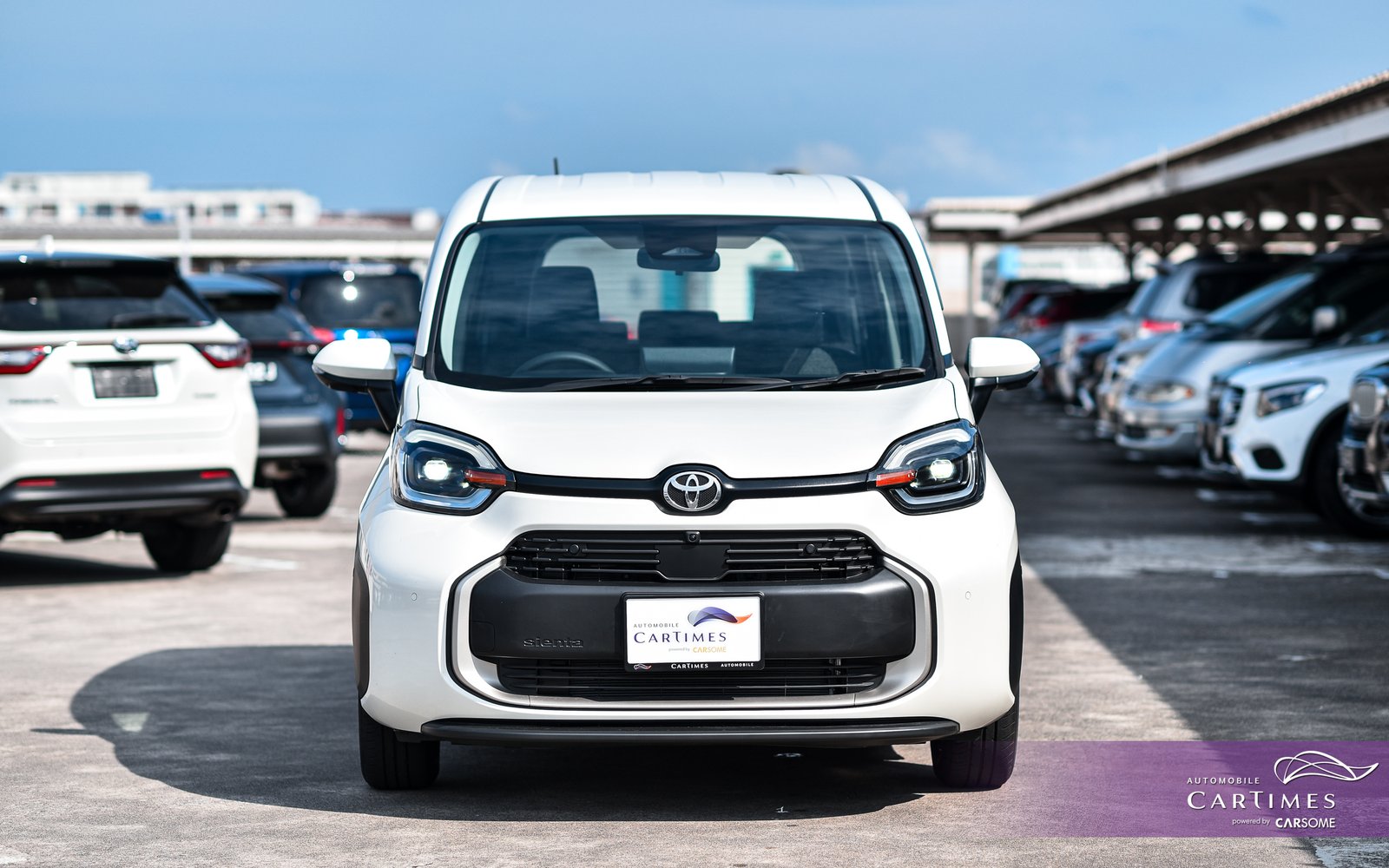 Toyota Sienta Hybrid photo 3